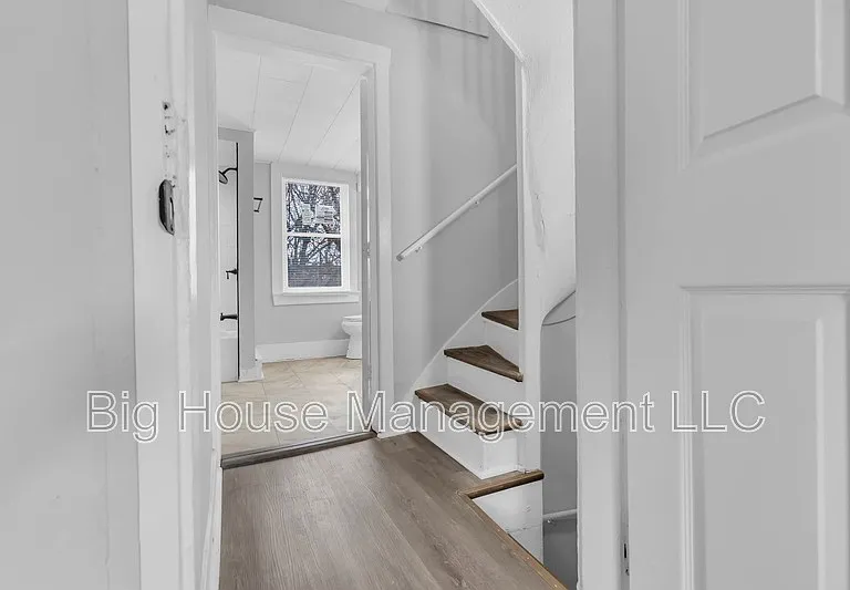 1105 W Lombard St — Photo 11
