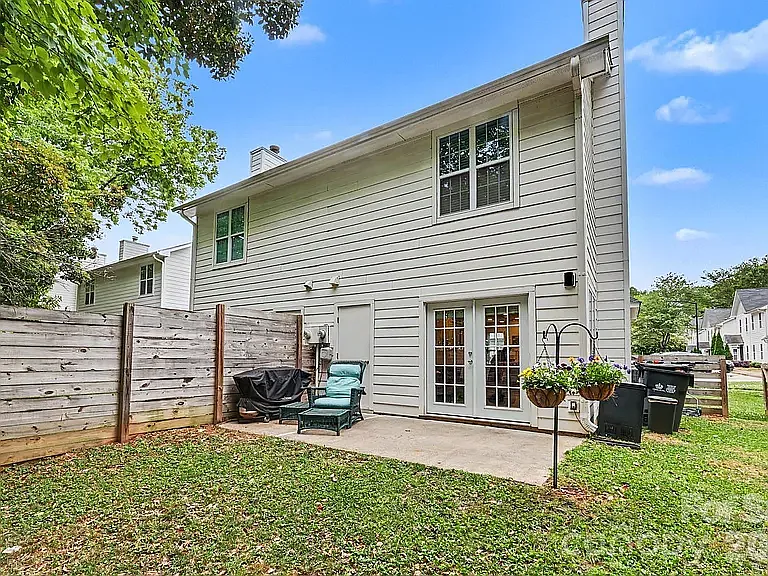 2 bed, 1004 sqft, $1,900 — Photo 4