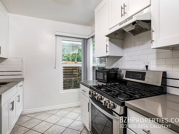 5th image of 1215 N Hayworth Ave #103