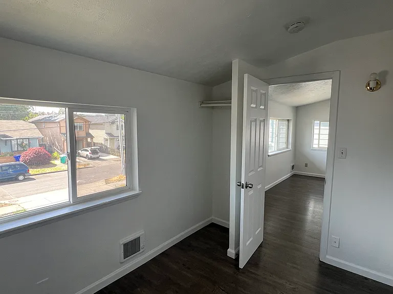 1220 NE 84th Ave — Photo 7