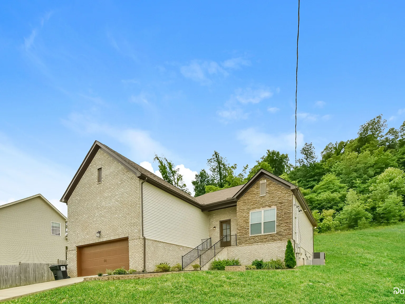 3 bed, 2.0 bath, 1607 sqft, $2,550 — Photo 3