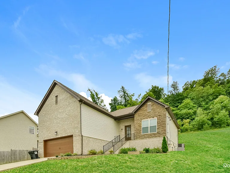 1010 Chisolm Trl — Photo 3