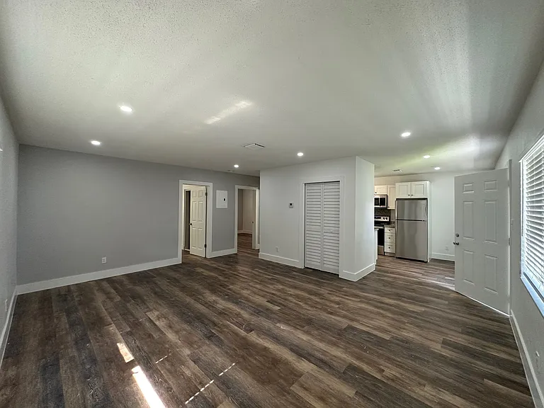 3315 SW 15th Ave #0 — Photo 3