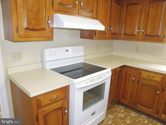 5th image of 210 Hosier Street Ext