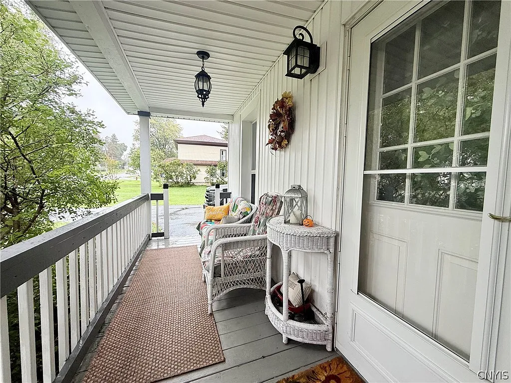 1 bed, 1.0 bath, 700 sqft, $1,200 — Photo 3