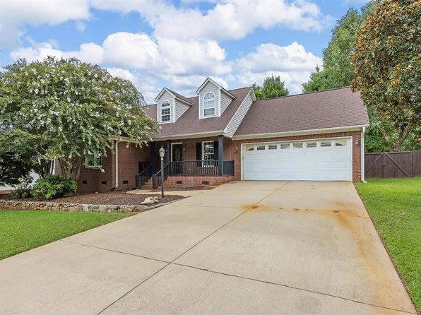 358 Shadow Oak Ct, Boiling Springs, SC 29316