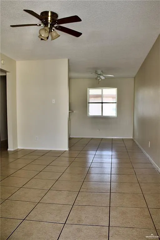 2 bed, 2.0 bath, 12136 sqft, $850 — Photo 3