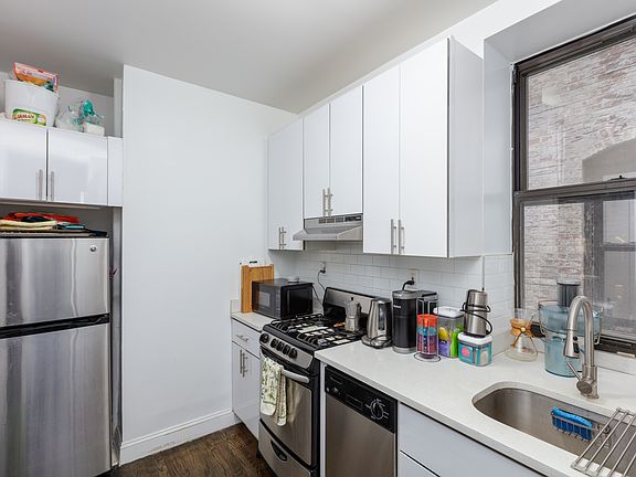 3rd image of 204 W 88th St #3B