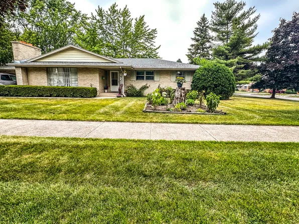 2300 W Grove Ave, Waukegan, IL 60085