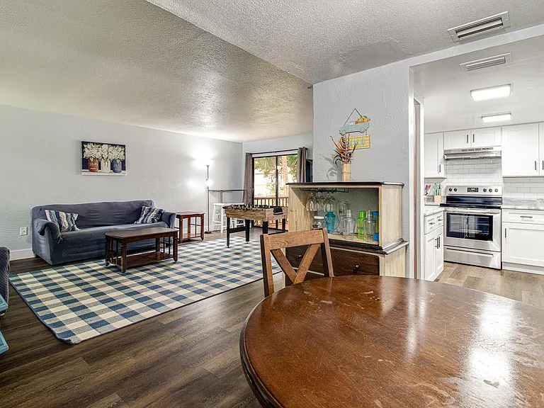 425 W Rich Ave — Photo 13