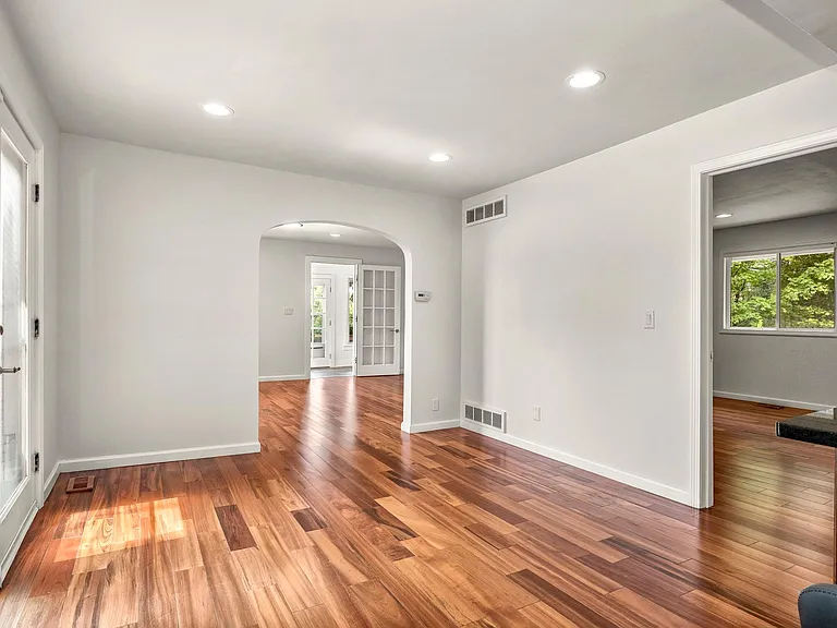 17130 Beck Rd — Photo 11