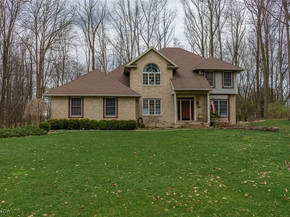 2001 Fairway Dr, Uniontown, OH 44685