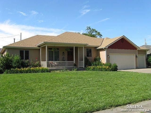 1st image of 2212 Village Ln