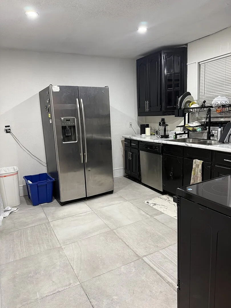 Spacious 3BR Home Near KC Hospitals-Fully Furnished and All Utilities — Photo 3