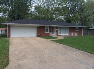 26 Buckingham Rd, Belleville, IL 62226