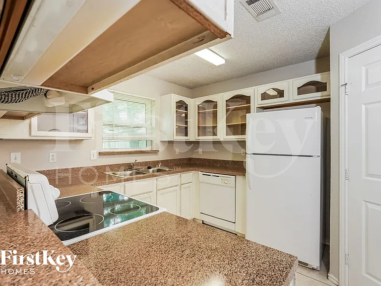 1000 High Crest Dr — Photo 6
