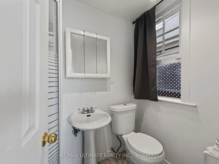 2360 Queen St E #3 — Photo 12