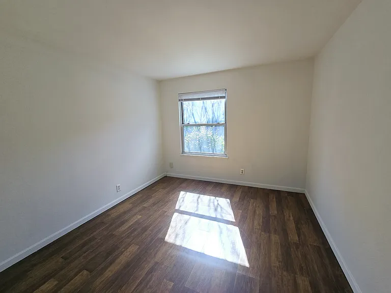 121 Piccadilly Pl #C — Photo 7
