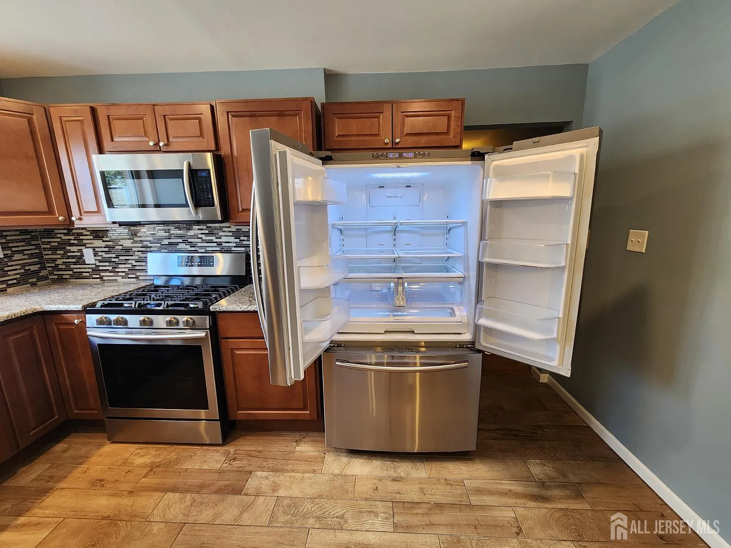 2 bed, 1.0 bath, $2,200 — Photo 3