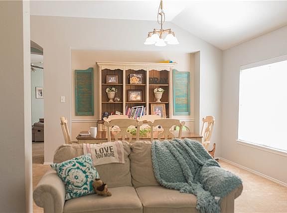 4th image of 410 Sugarberry Ln