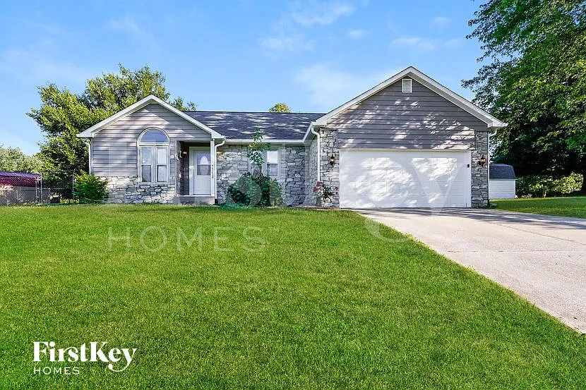 3 bed, 2.0 bath, 1332 sqft, $1,960 — Photo 1