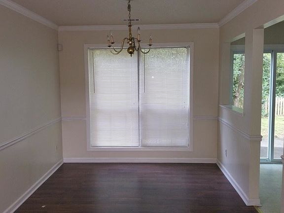 3rd image of 529 Barclay Ct