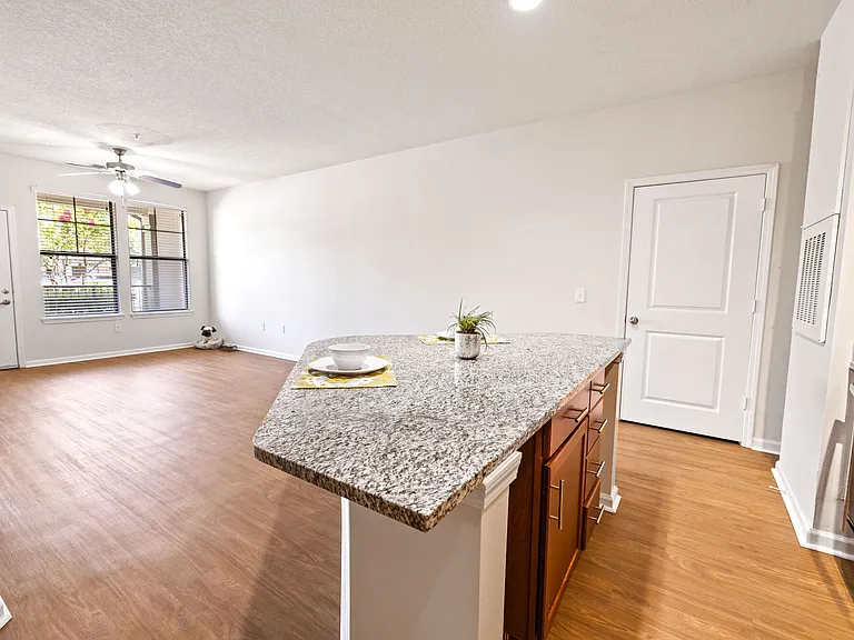 The Hawthorne — Photo 4