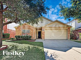 208 Amber Ridge Dr, Arlington, TX 76002