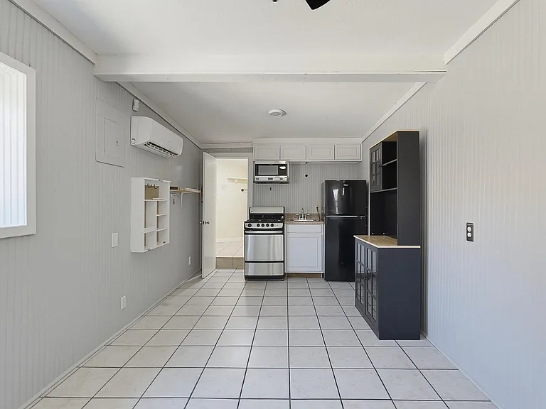 2023 S 5th St #F — Photo 4