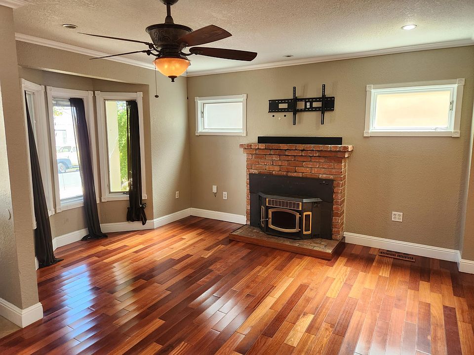 1st image of 105 Cypress Ave
