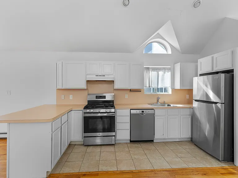 715 E Walnut St #2 — Photo 9