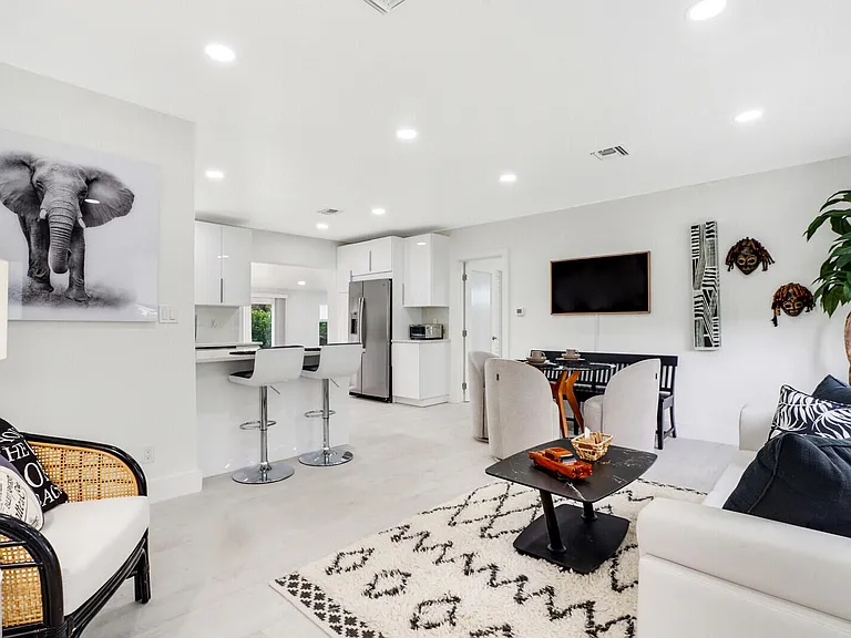 340 Summa St — Photo 4