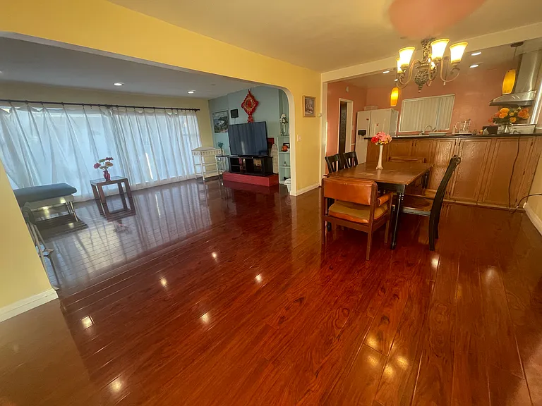 2548 Mayflower Ave #B — Photo 3