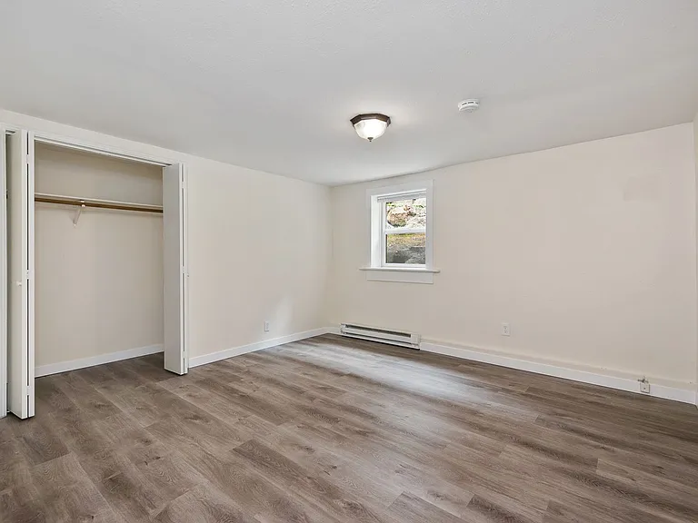 Queen Anne Court — Photo 11