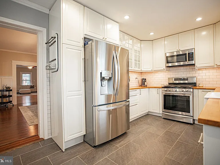 245 Hurst St — Photo 14