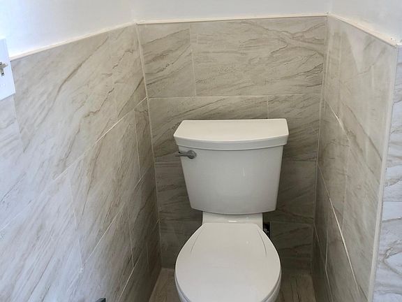 5th image of 108 Fairview Ave #2