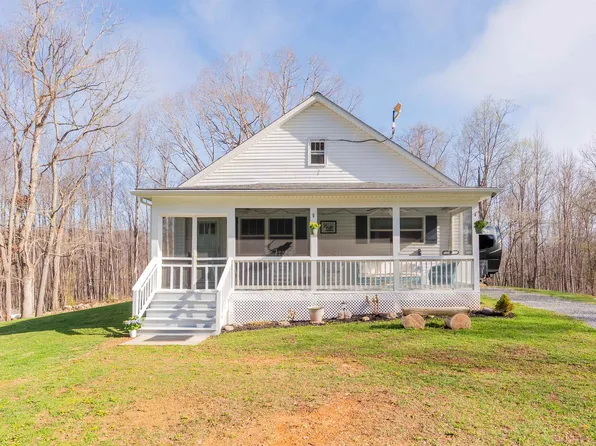 725 Cross Ave, Pearisburg, VA 24134