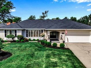 121 Troy View Ln, Williamsville, NY 14221