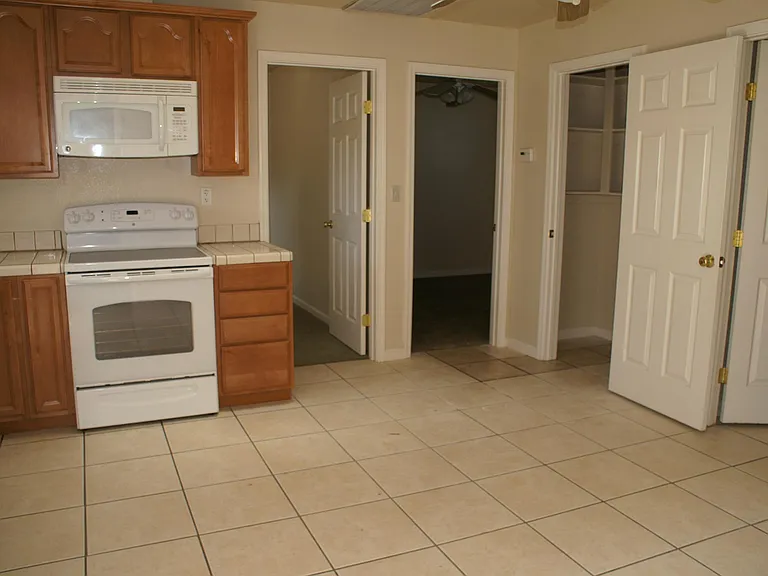 605 N P St — Photo 2