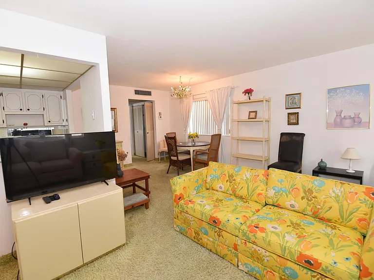 715 Saxony Pl #O — Photo 6