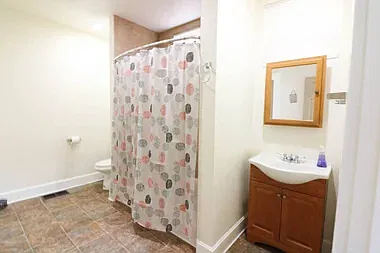 1 bed, 725 sqft, $1,300 — Photo 3