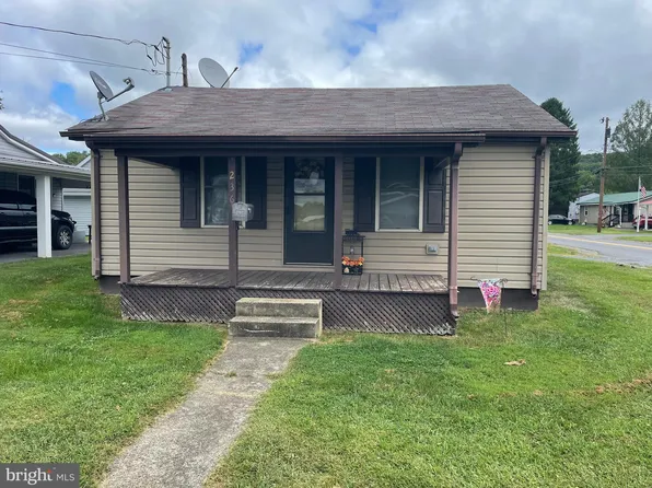 236 S Elm St, Moorefield, WV 26836