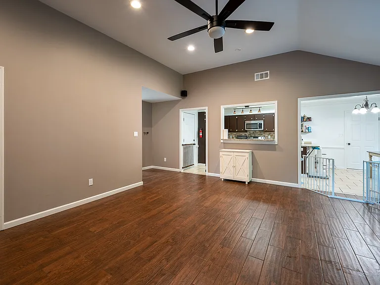 1018 Durban Dr — Photo 3