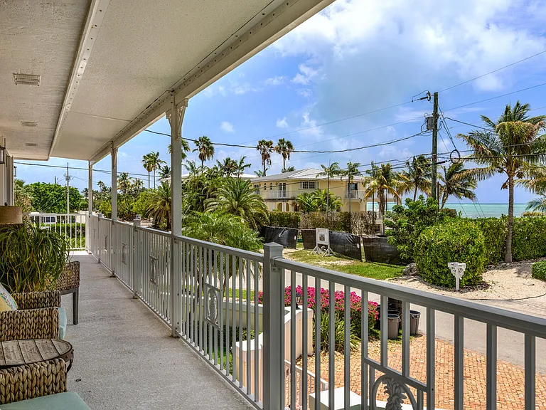 235 W Seaview Cir — Photo 38