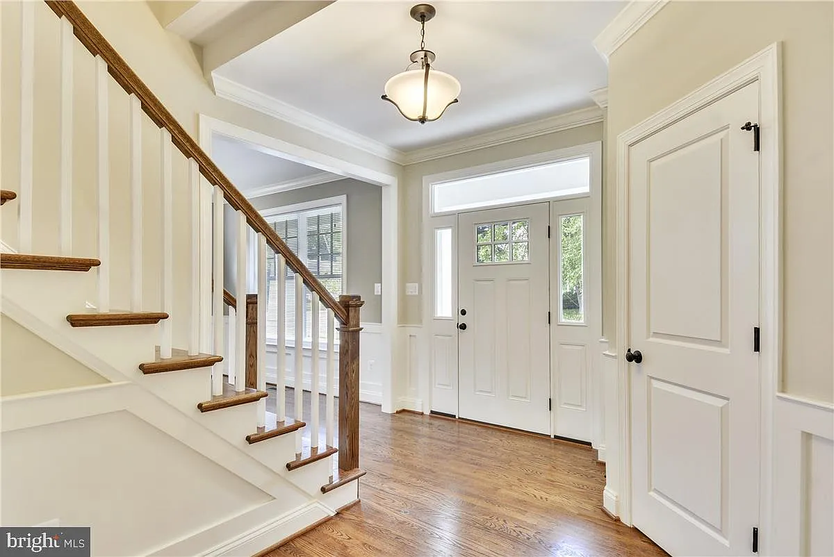 5 bed, 4.5 bath, 4002 sqft, $7,300 — Photo 4