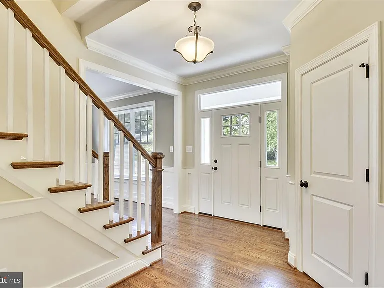 2205 N Edison St — Photo 4