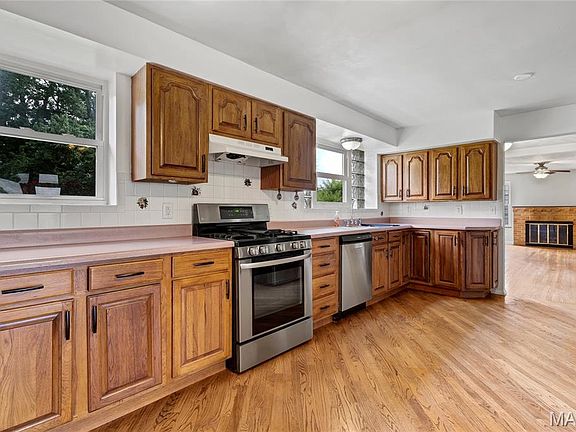 2nd image of 9846 Vasel Dr
