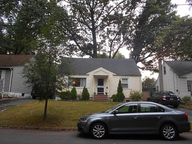 822 Pratt St — Photo 2