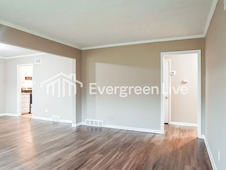 3669 Bishops Bridge Rd — Photo 3