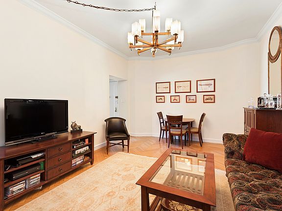 2nd image of 35 W 81st St #8E
